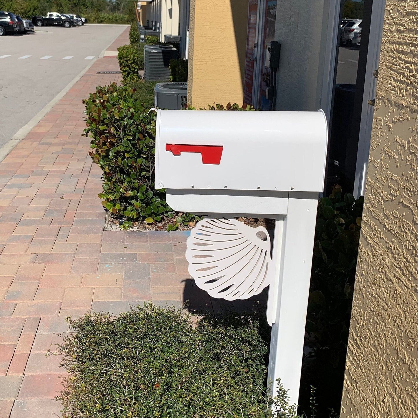 Seashell Mailbox Bracket - Coastal Outdoor Decor, 12x16 inch