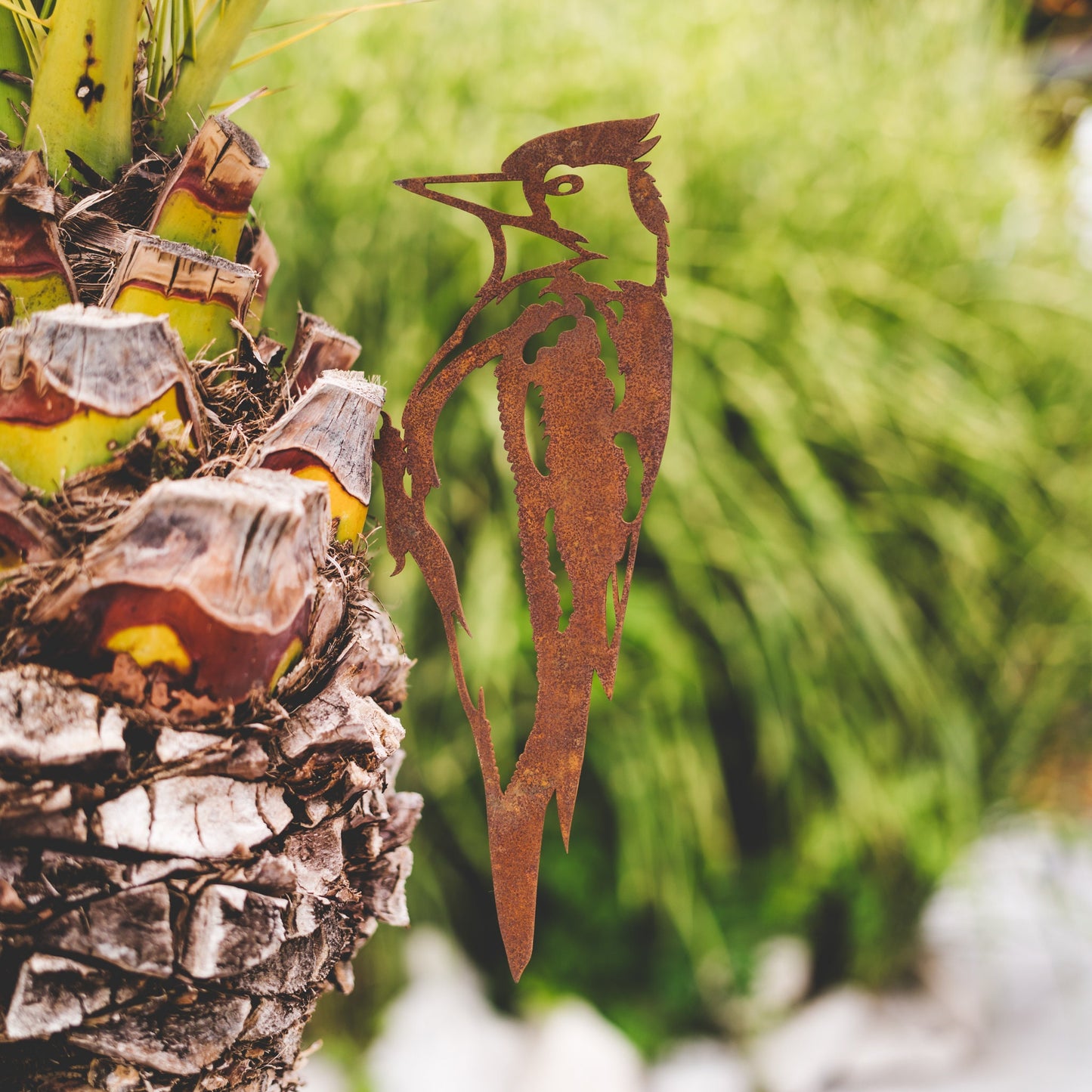 Woodpecker Garden Stake made of Corten Steel | Handcrafted Tree Decoration | Perfect Gift for Birdwatchers | Rustic Garden Decoration
